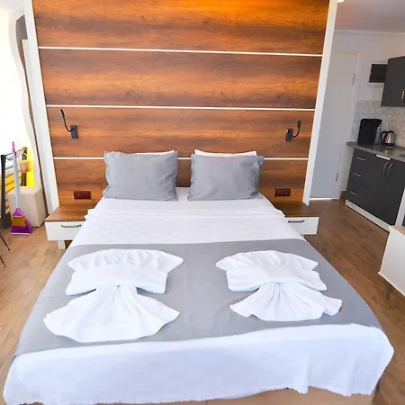 Royalis 3* 페티예