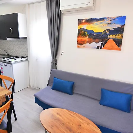 Royalis Aparthotel 3*